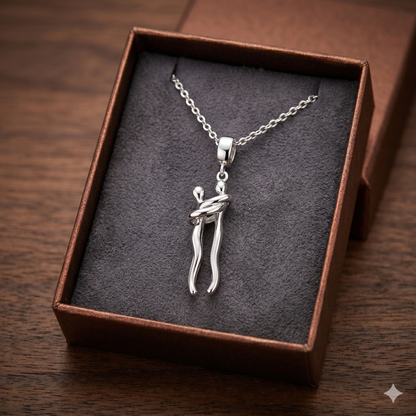 Collar Abrazo Eterno 💛 El Regalo Que Simboliza Un Amor Que Nunca Se Suelta.